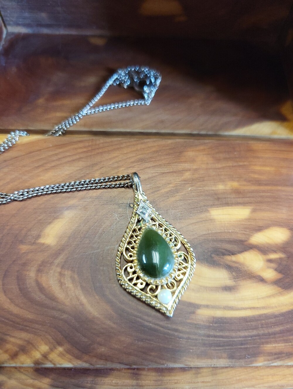 JADE/ DIAMOND/PEARL GOLD TONE NECKLACE VINTAGE 70s STAMPED "PAT PEND"